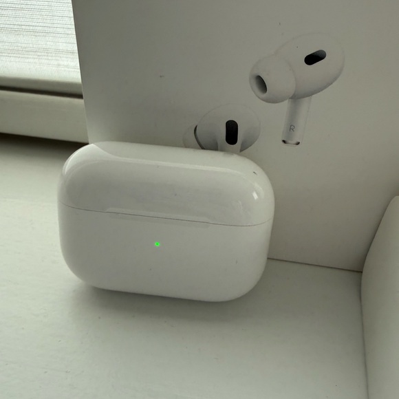 Apple AirPods Pro 2 with Charging Case - Picture 2 of 4